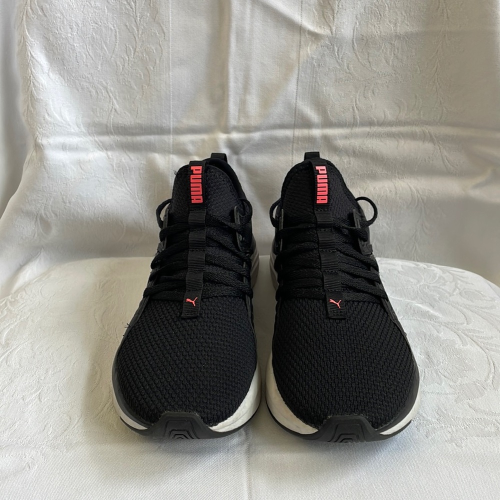 Puma women’s sneakers in size 7 1/2